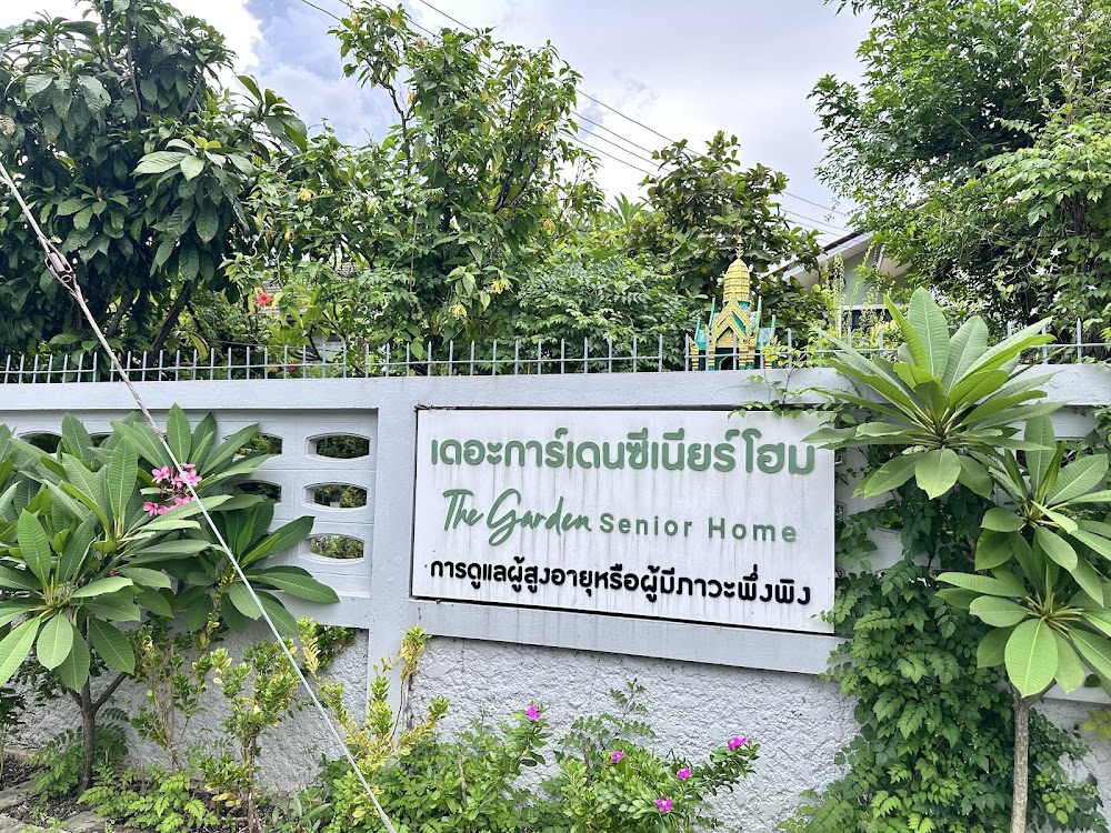 Kesinee Petcharongleuam 1 of 6